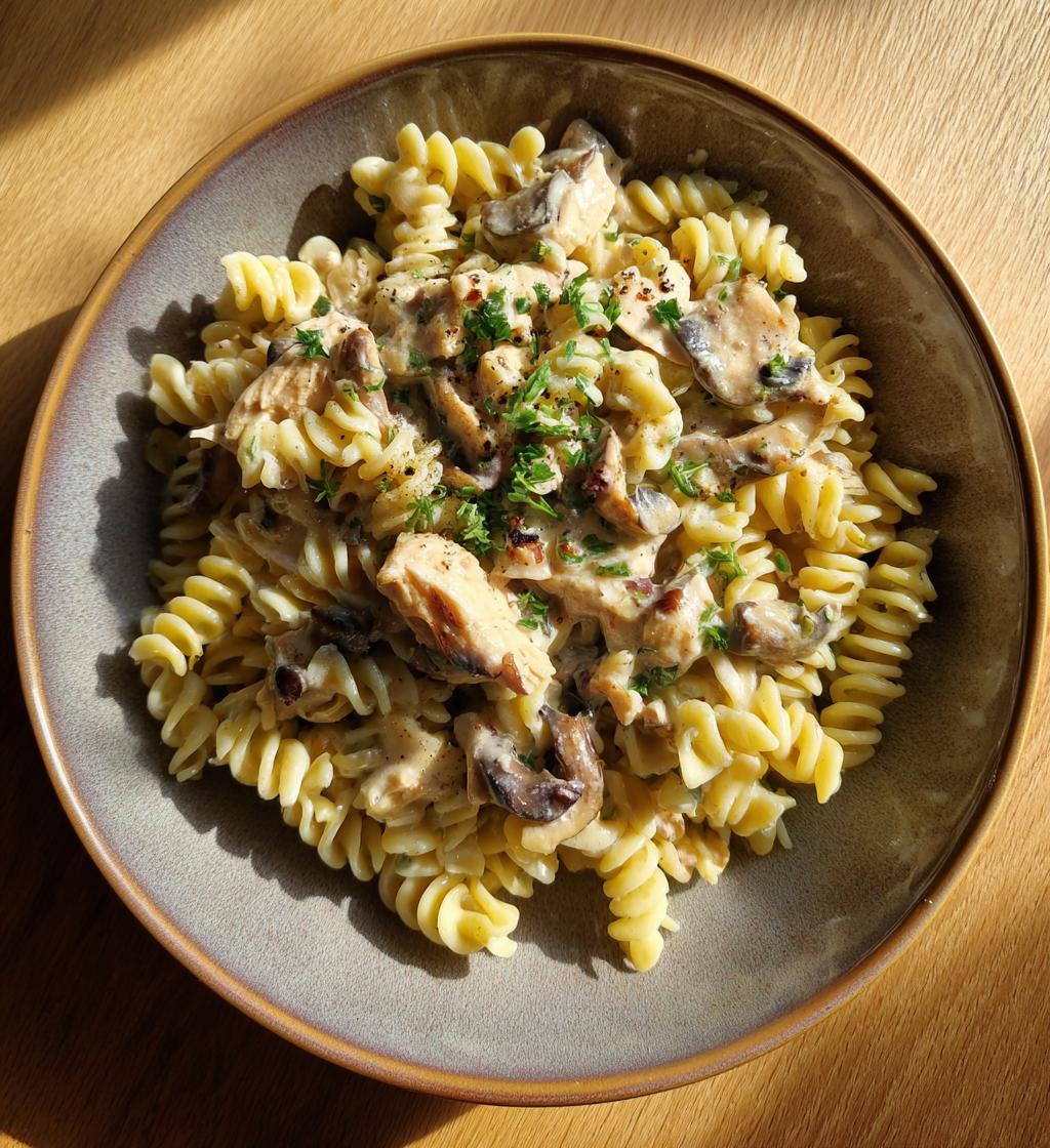 Creamy Chicken and Mushroom Pasta – Easy & Delicious Dinner Recipe